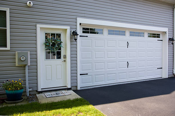 24/7 Emergency Garage Door Panel Replacement experts in Freestone County County, TX